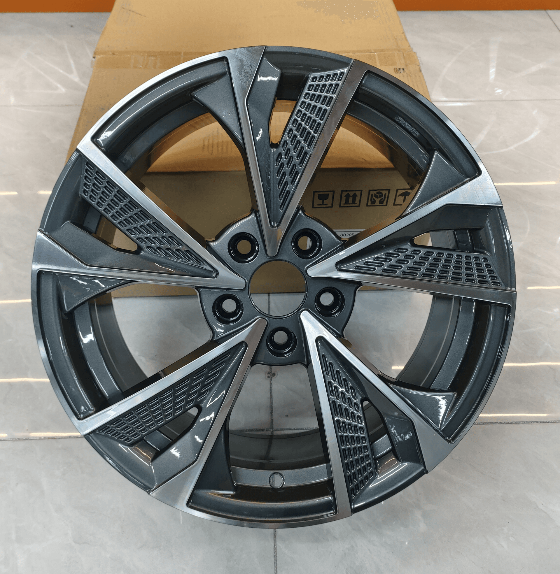 X02-FLOW-FORMED alloy wheel