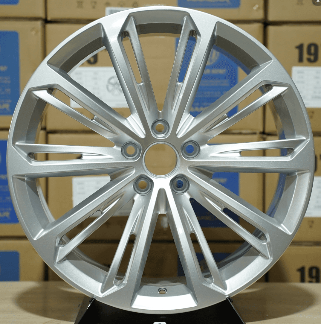 X05-FLOW-FORMED alloy wheel