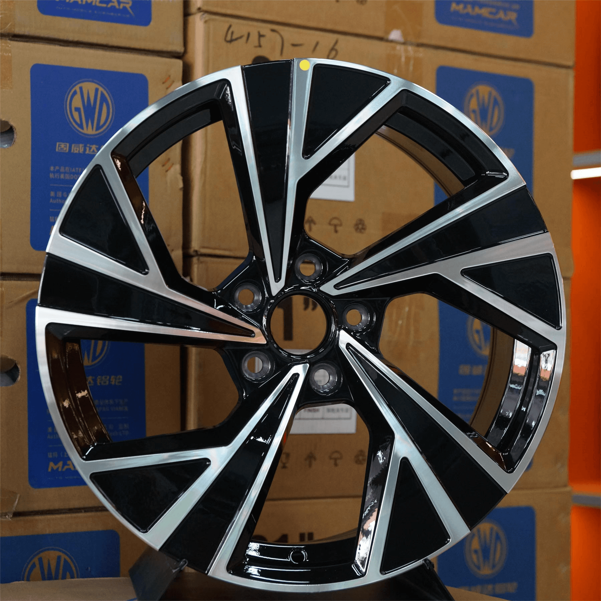 X10-FLOW-FORMED alloy wheel