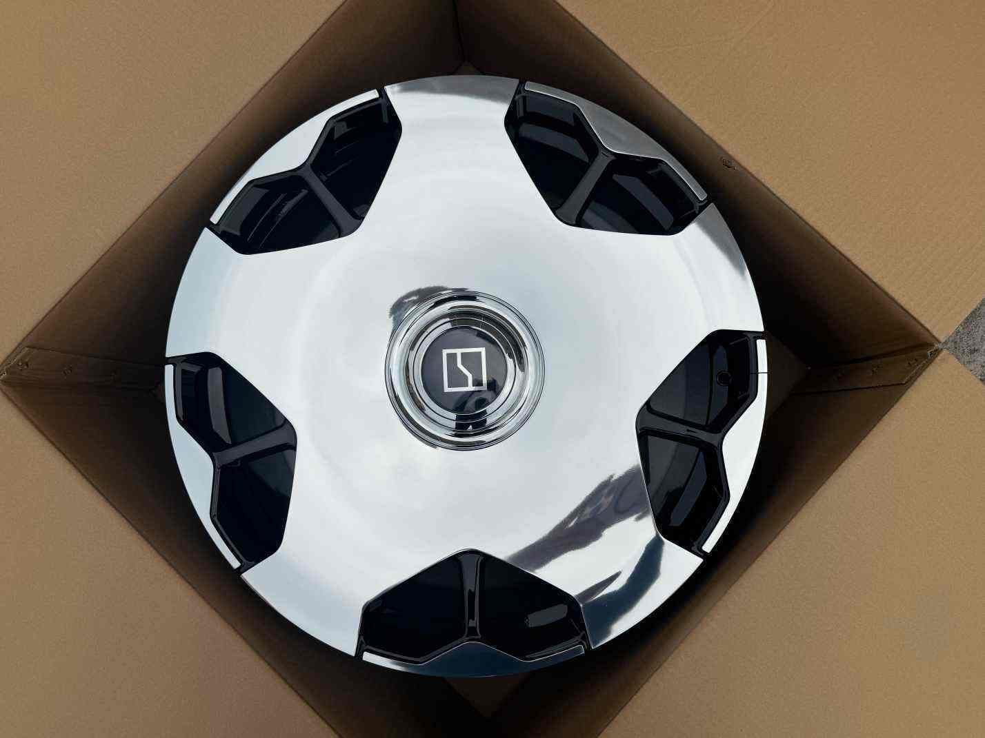1990-FORGED alloy wheel