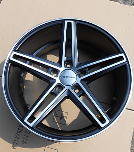 270-FLOW-FORMED alloy wheel